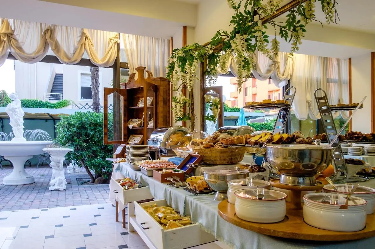 Hotel Bristol Bellaria-Igea Marina 4*,