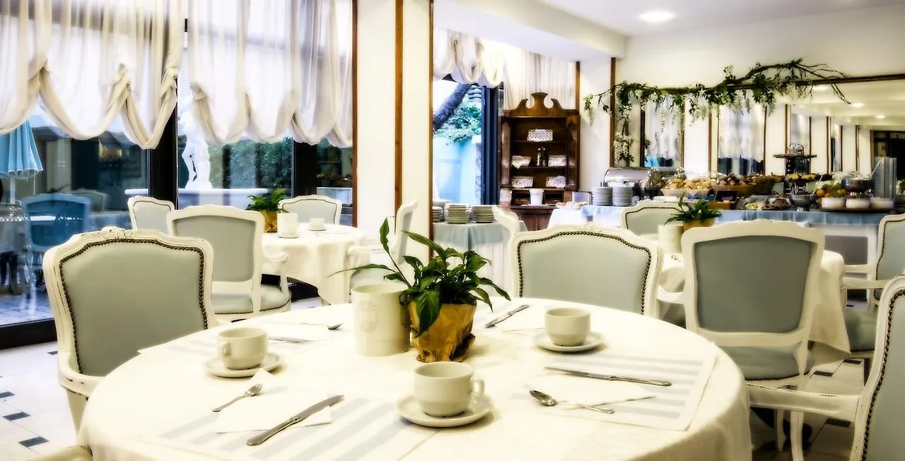 Hotel Bristol Bellaria-Igea Marina 4*,